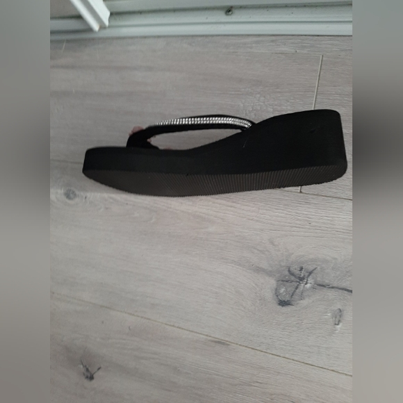 Butterflies 🦋 sandals - Picture 5 of 5